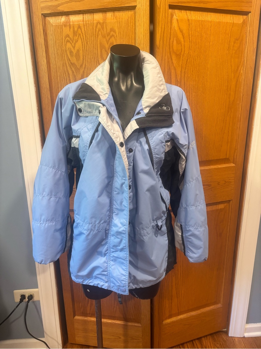 Vintage Columbia Light Blue and Gray Women's Ski Jacket
